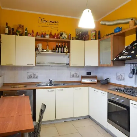 4 Bedroom Cozy In Apartment Rogliano
