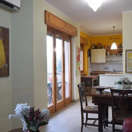4 Bedroom Cozy In Rogliano
